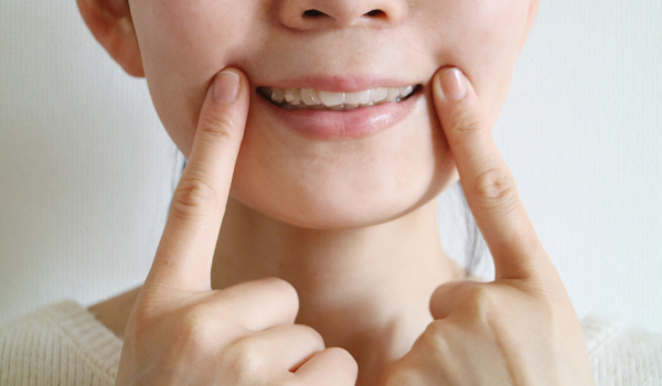 特に前歯が出ている場合は非抜歯では希望のところまで前歯が下がらない場合もあるため、抜歯が必要なこともあります。